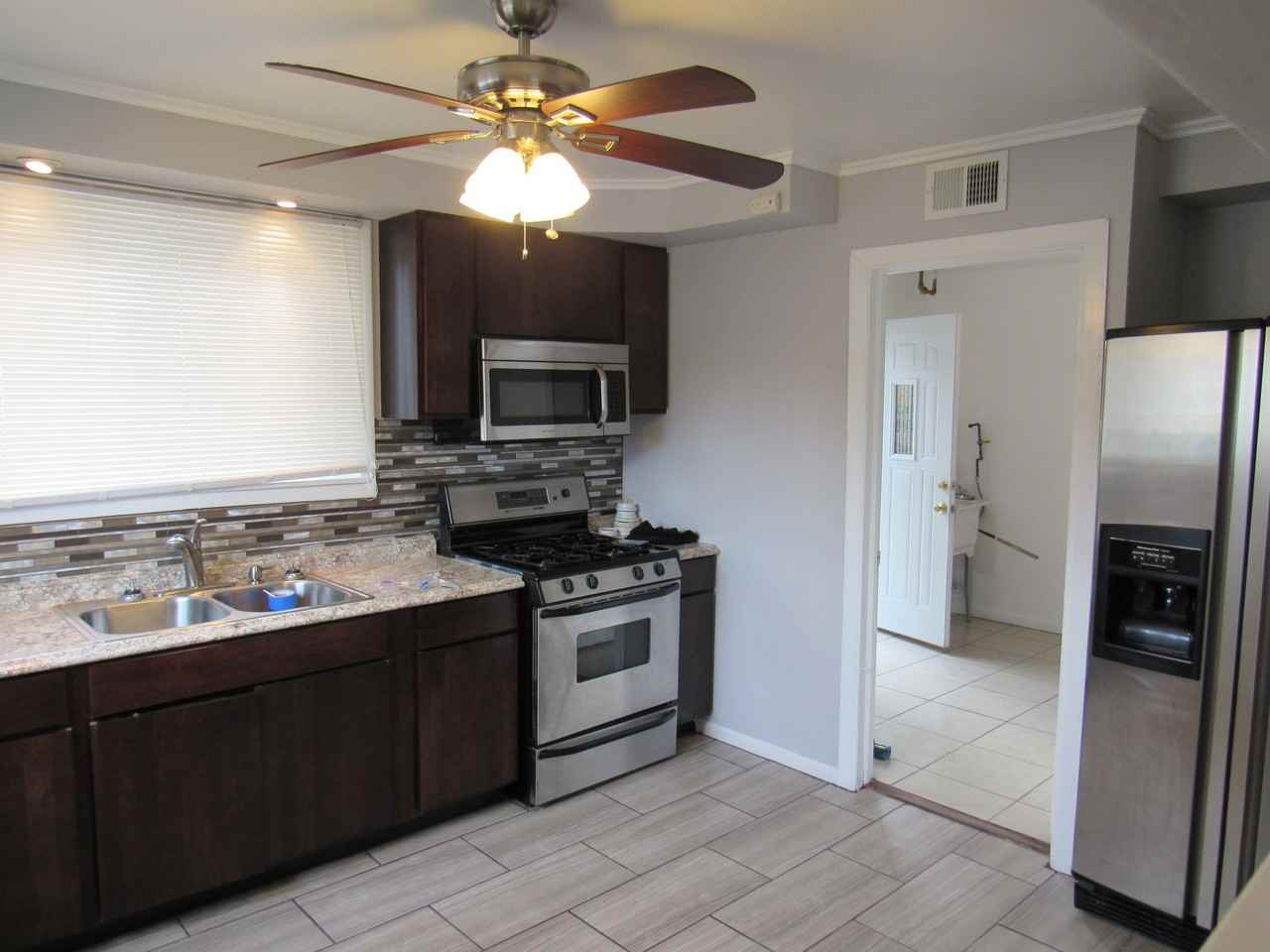 12812 Racine Ave - Photo 3 of 10