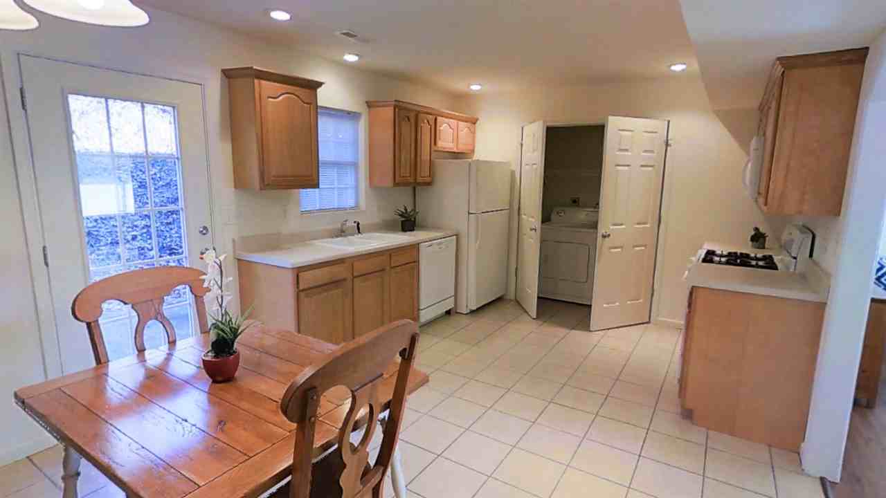 13 Warwick Ln - Photo 3 of 8