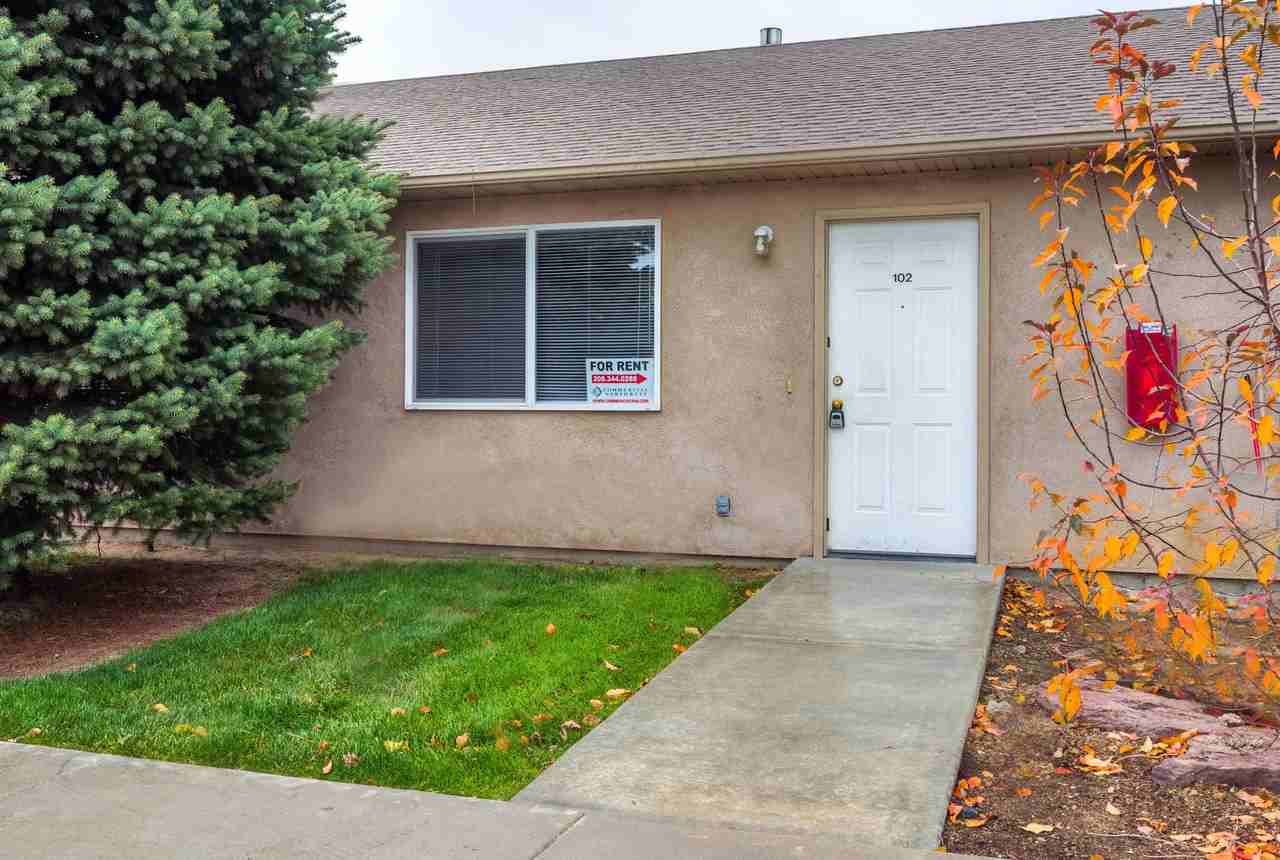 620 N Linder Ave - Photo 2 of 16