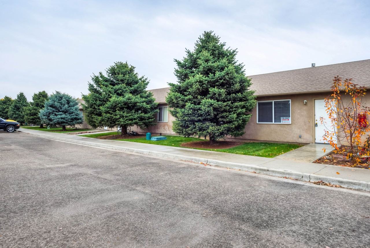 620 N Linder Ave - Photo 3 of 16