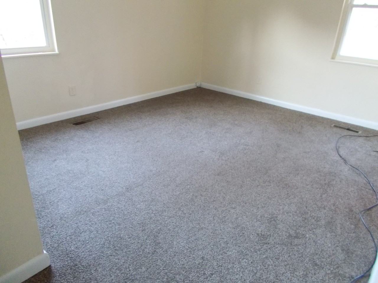 338 Circleview Dr - Photo 3 of 6