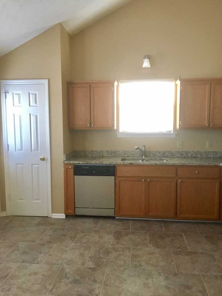 636 Kinsey Blvd - Photo 3 of 19