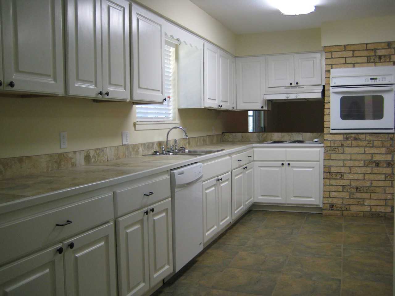 3006 Navajo Cir - Photo 3 of 12