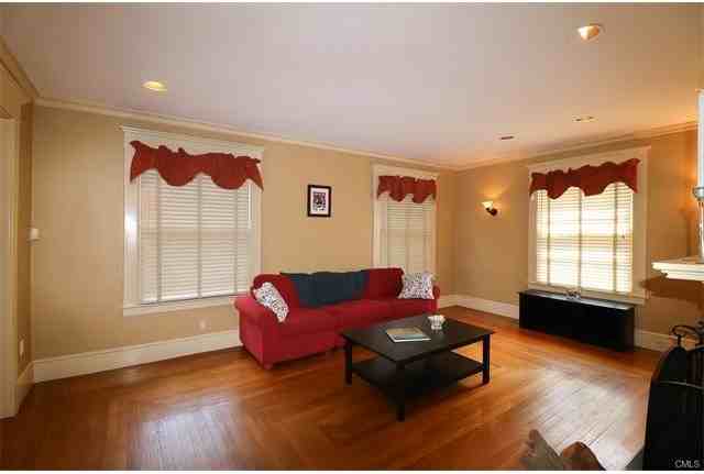 1960 Chapel St - Photo 2 of 25