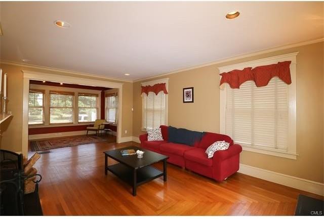 1960 Chapel St - Photo 3 of 25