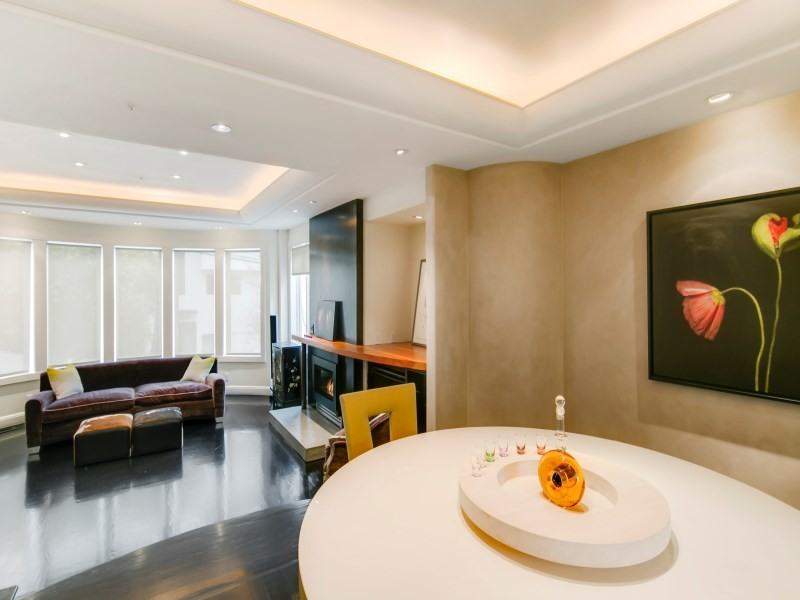 2506 Leavenworth St - Photo 3 of 42