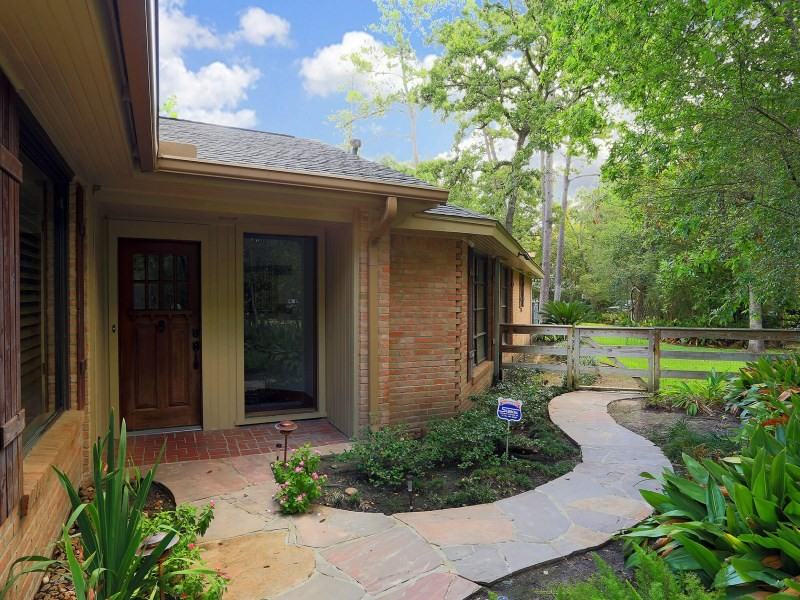 360 Piney Point Rd - Photo 3 of 32