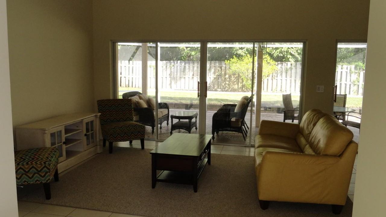 937 Greensward Ln - Photo 3 of 5