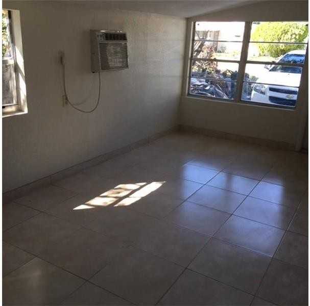 5926 Hood St - Photo 3 of 8