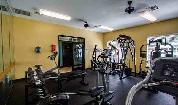 1207 South Dairy Ashford Road - Photo 4 of 10