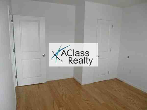 31-71 31st Avenue - Photo 3 of 5