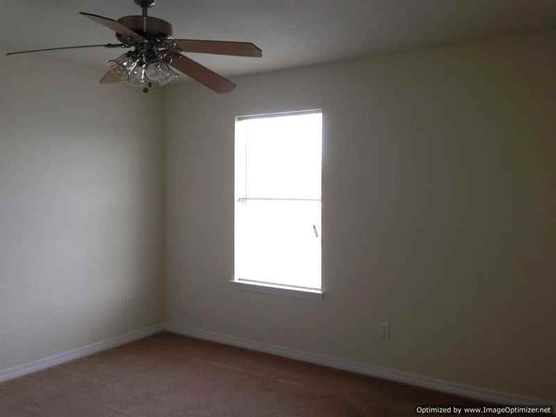 17269 Avondale Cir - Photo 3 of 13