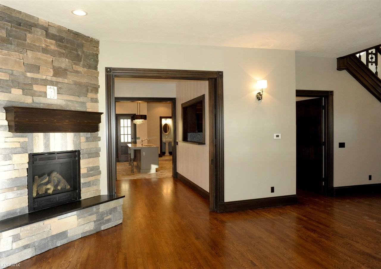 426 Lafayette Ave SE - Photo 2 of 10