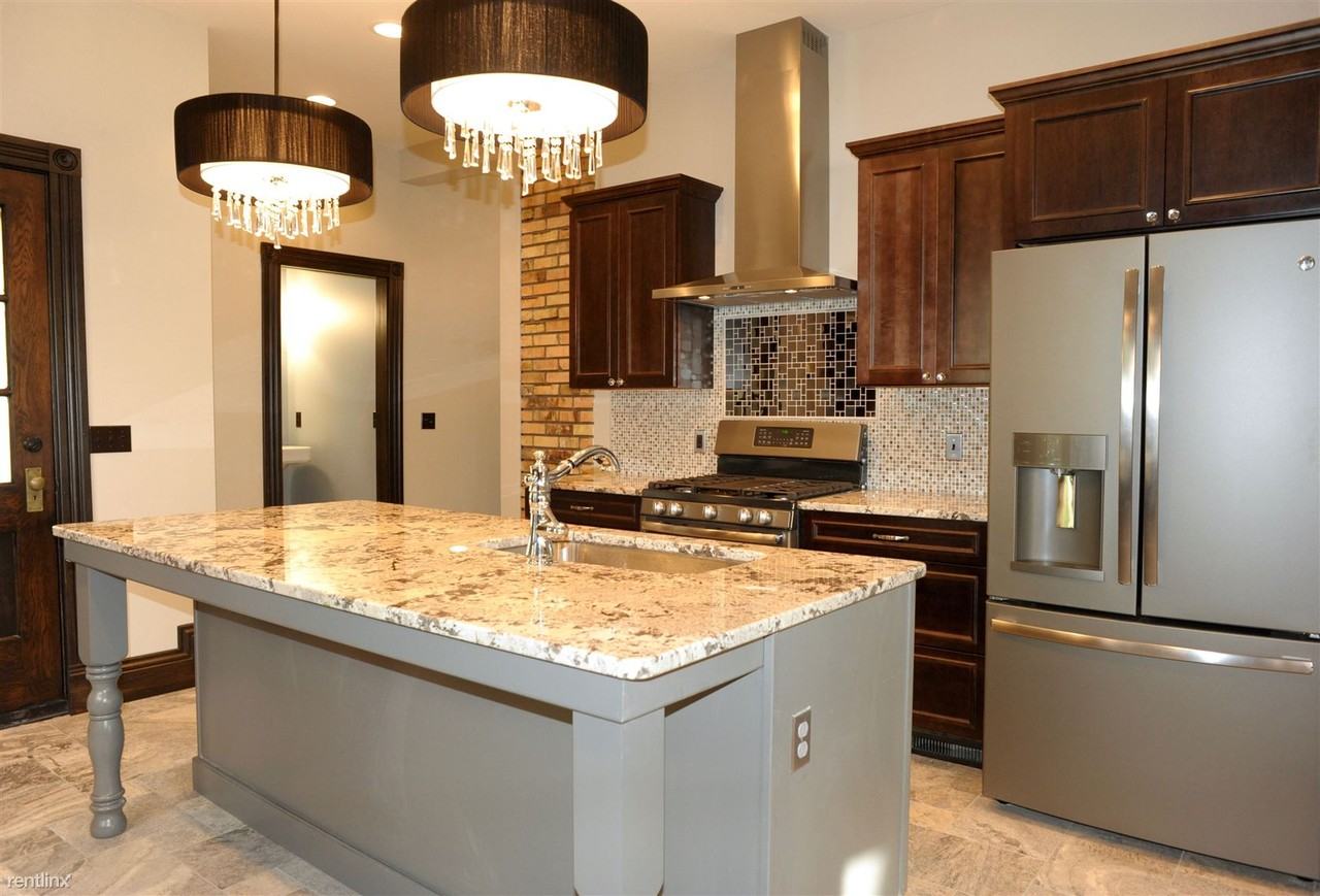 426 Lafayette Ave SE - Photo 3 of 10