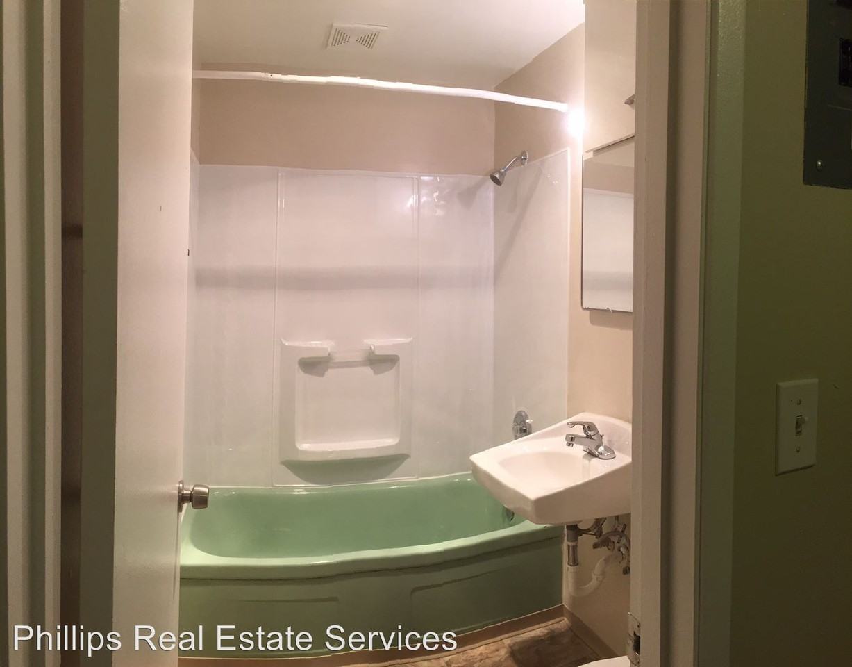 5219 University Way NE - Photo 2 of 5