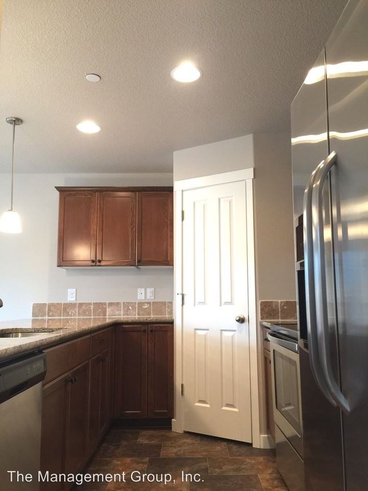 10900 NE 8th St - Photo 2 of 15