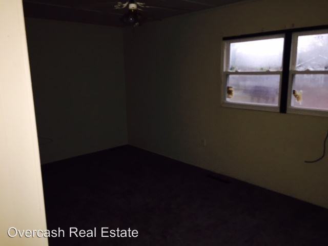 1302 E 1st St - Photo 3 of 9