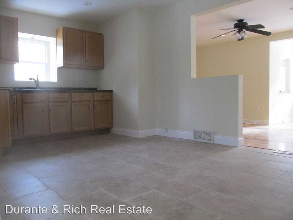 129 Circle Dr S - Photo 2 of 11