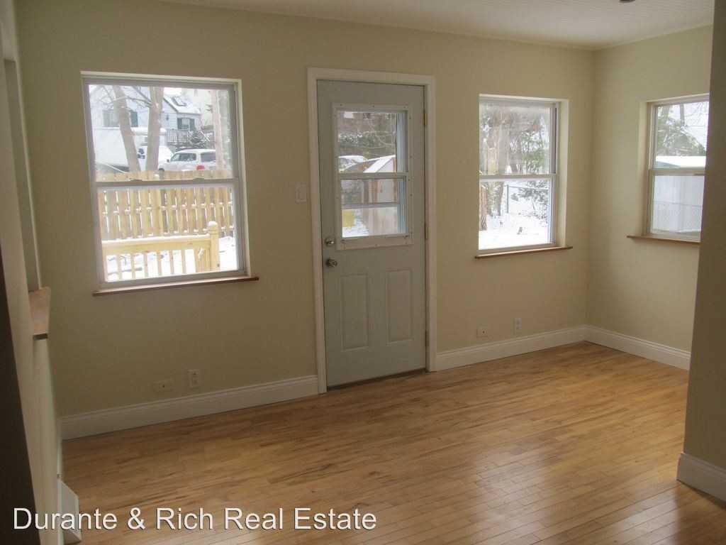 129 Circle Dr S - Photo 3 of 11