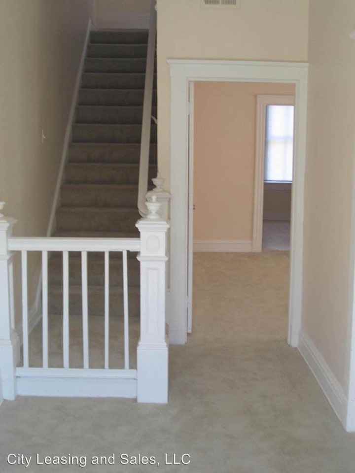 1012 N 35th St - Photo 3 of 8