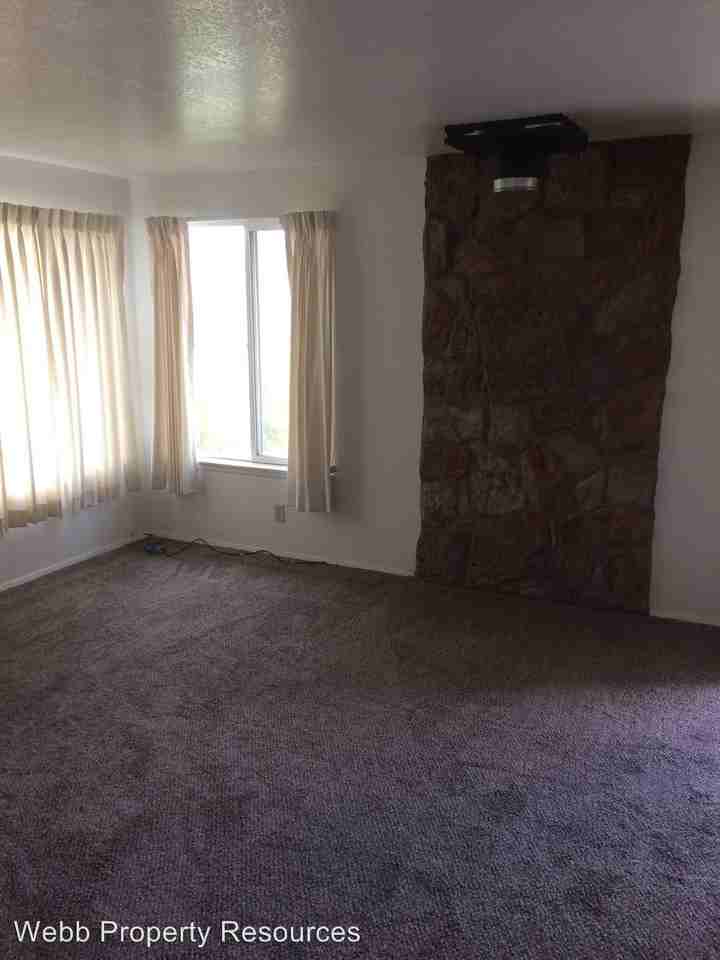 310 Ivy St - Photo 2 of 8