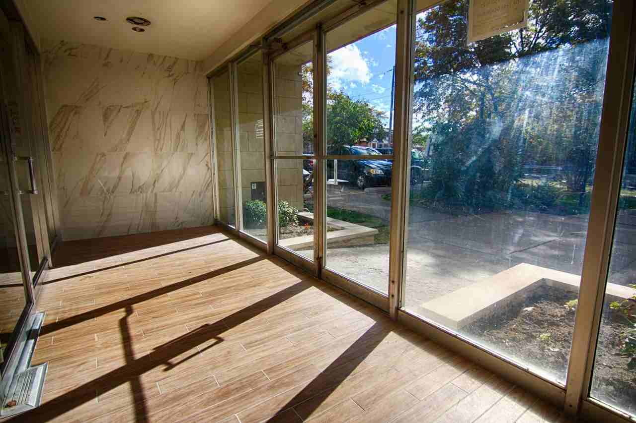 1030 Castlefield Avenue - Photo 2 of 9