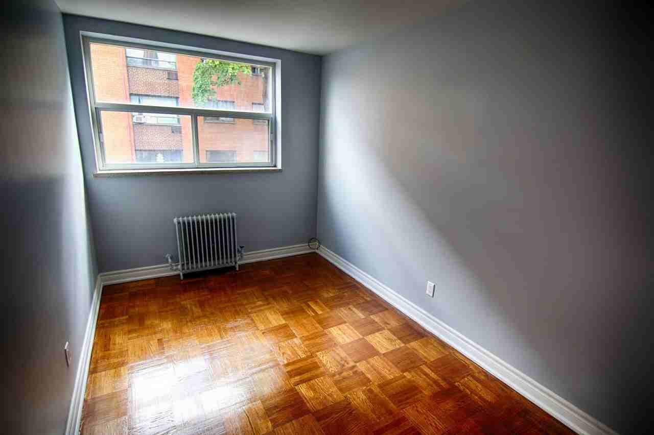 1030 Castlefield Avenue - Photo 3 of 9