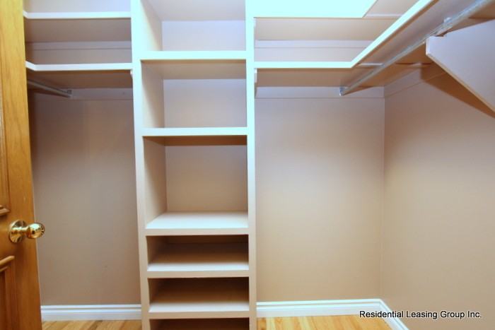 380 Strathcona Dr SW - Photo 2 of 23