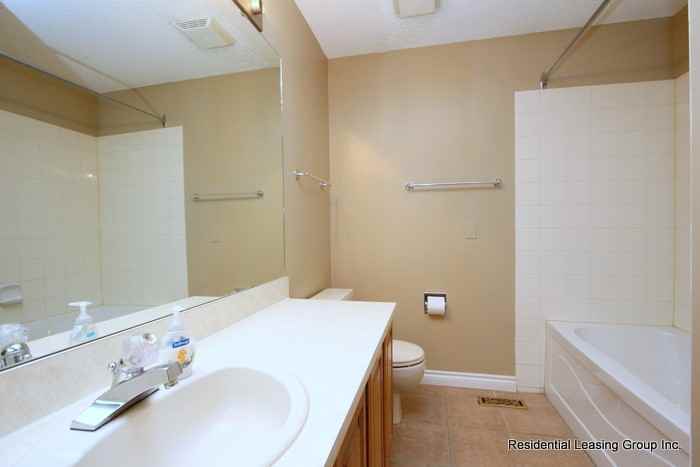 380 Strathcona Dr SW - Photo 3 of 23