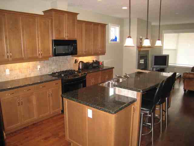 839 19 Ave NW - Photo 2 of 10