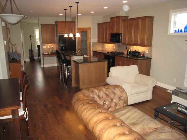 839 19 Ave NW - Photo 3 of 10