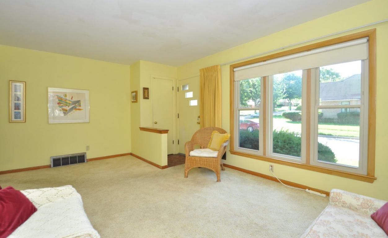 7900 W Melvina St - Photo 2 of 5