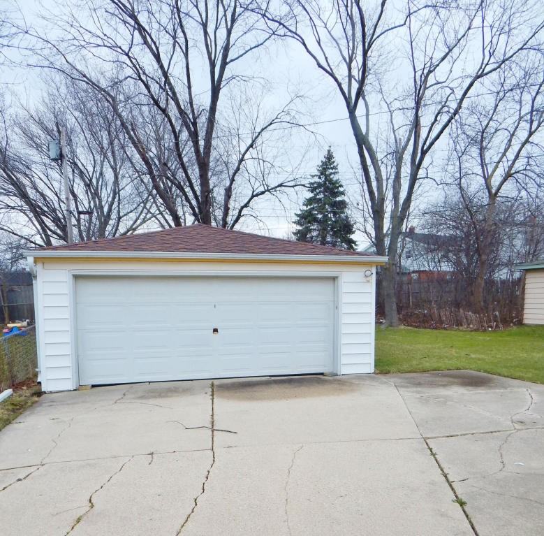 8915 W Rohr Ave - Photo 3 of 7