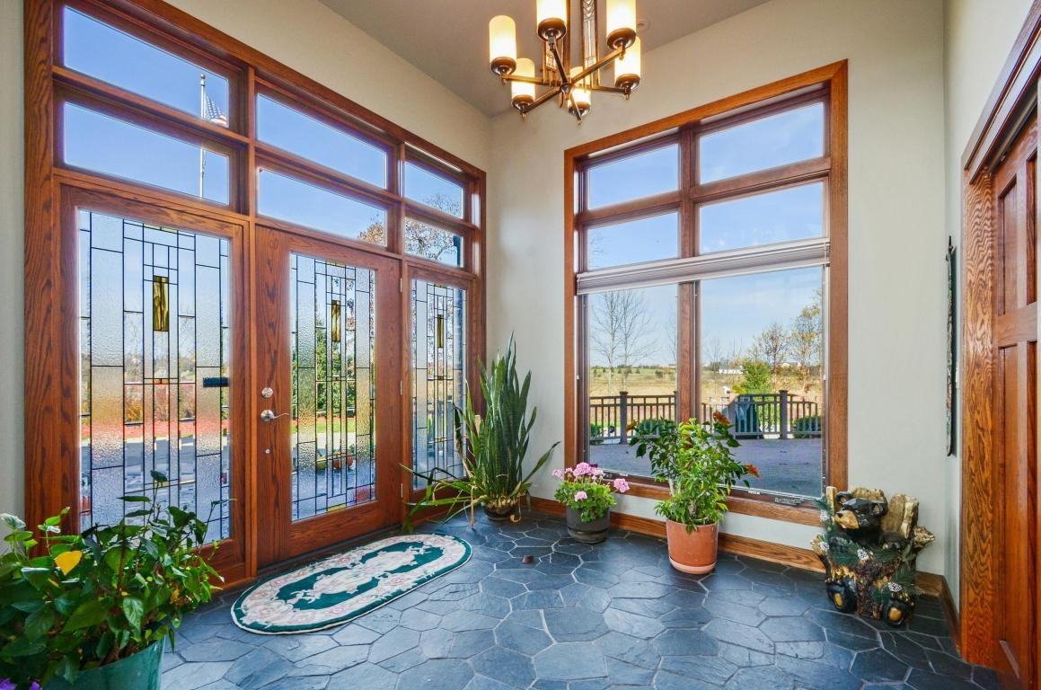 790 Erin Rd - Photo 2 of 25