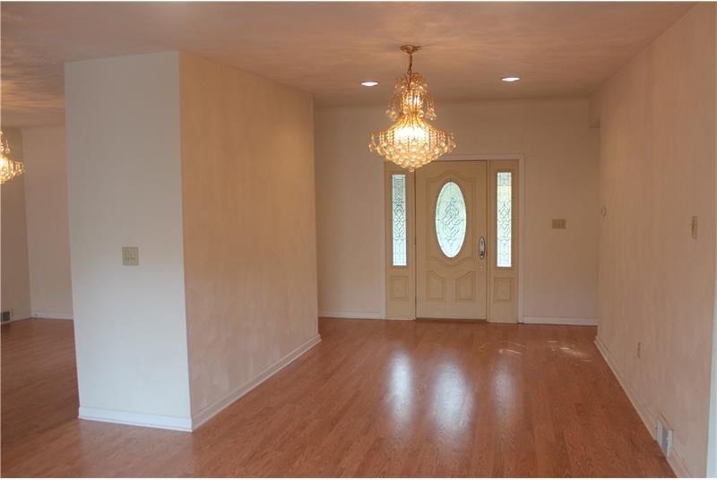 1460 Freeport Rd - Photo 3 of 25