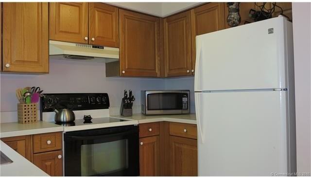 18 Fairway Dr #18 - Photo 2 of 20