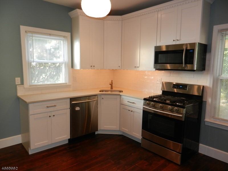 533 Trinity Pl - Photo 2 of 15