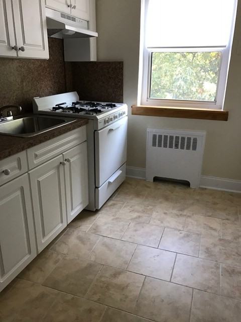 434 Howard Ave #1B - Photo 3 of 15