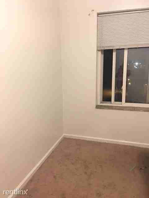 Ambassador Court Apartments - Photo 3 of 6