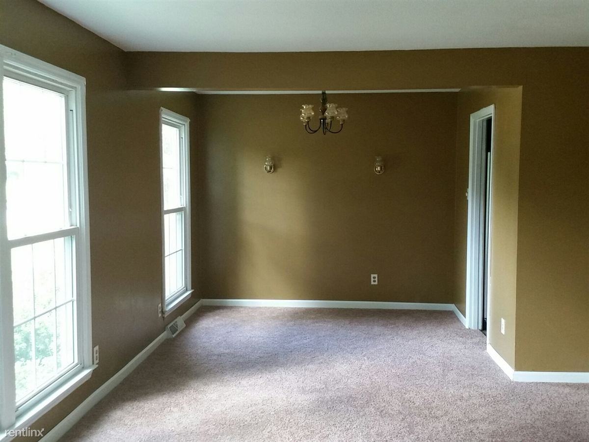 2709 Denise Dr - Photo 2 of 9