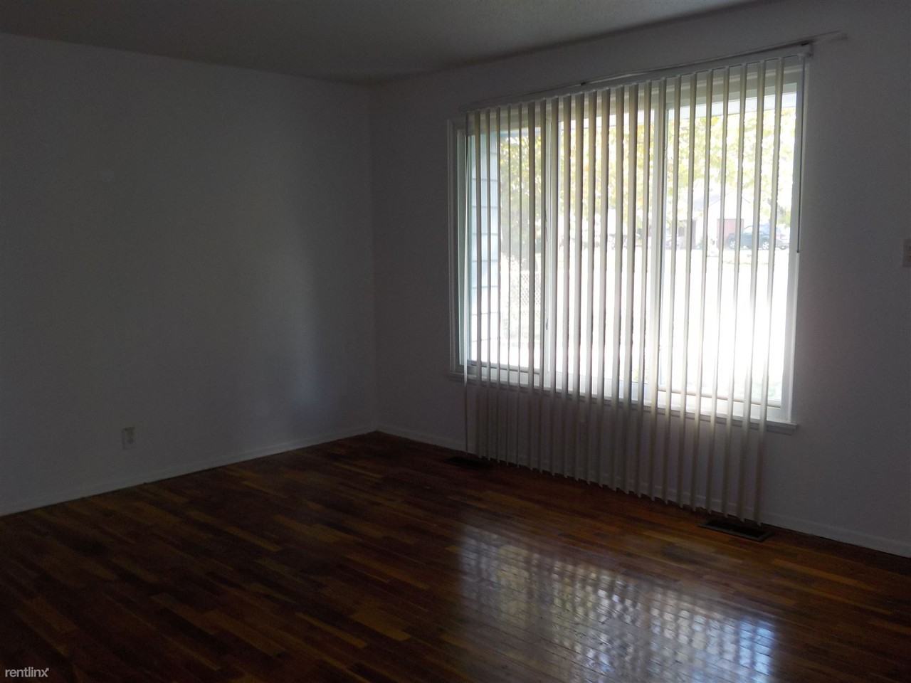 1150 Peachtree Dr - Photo 3 of 13