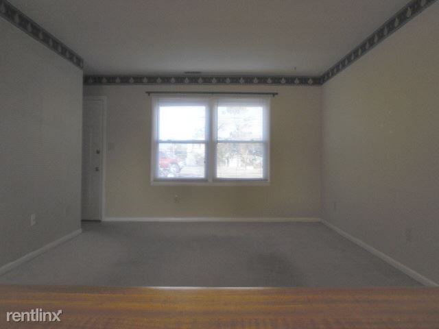 119 Center Dr - Photo 2 of 10