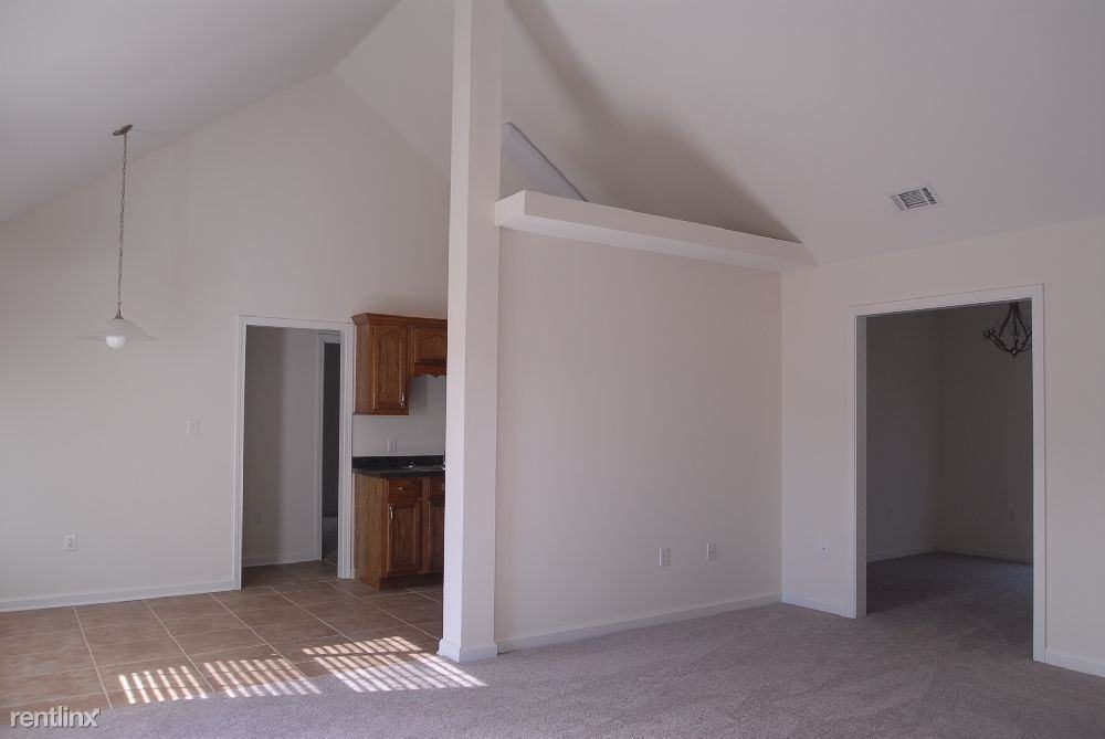 14315 Oak View Cir - Photo 2 of 9