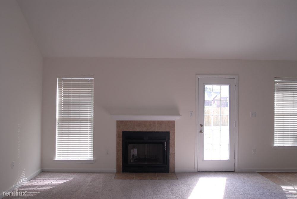 14315 Oak View Cir - Photo 3 of 9