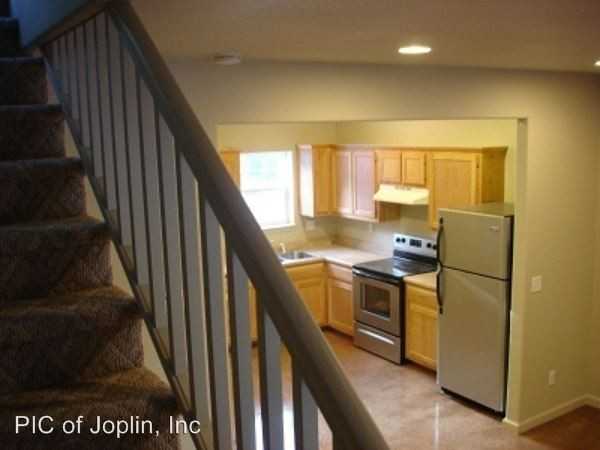 1005 Orchard St - Photo 2 of 3