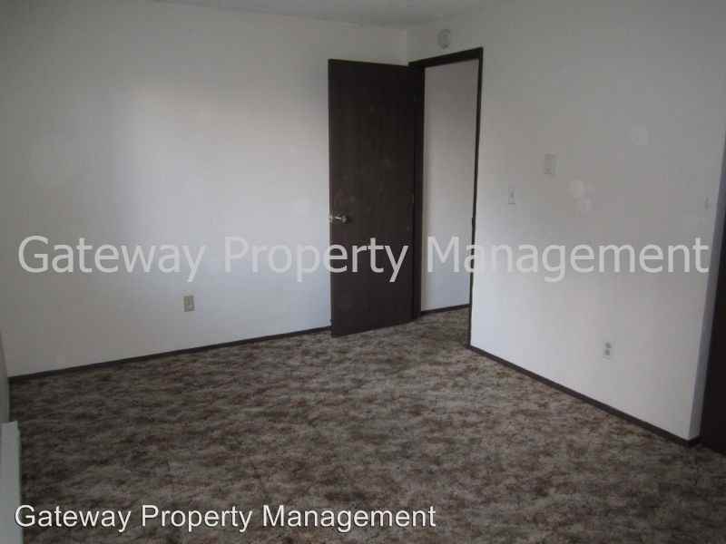 141 E Huckleberry Dr - Photo 2 of 8