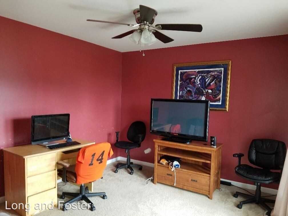 100 Majesty Ct - Photo 2 of 16