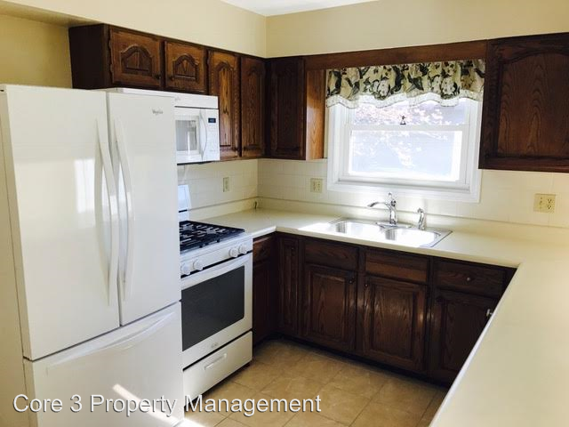 313 Fairway Dr #2 - Photo 3 of 11