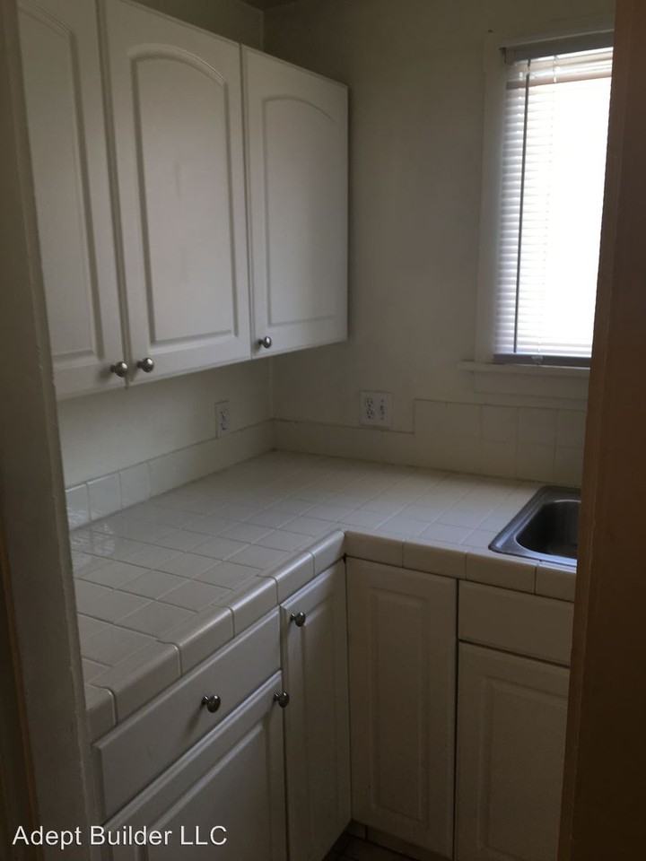 3389 Mulberry St - Photo 3 of 6