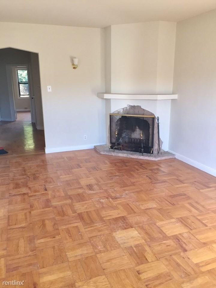 2058 Golden Gate Ave - Photo 3 of 9